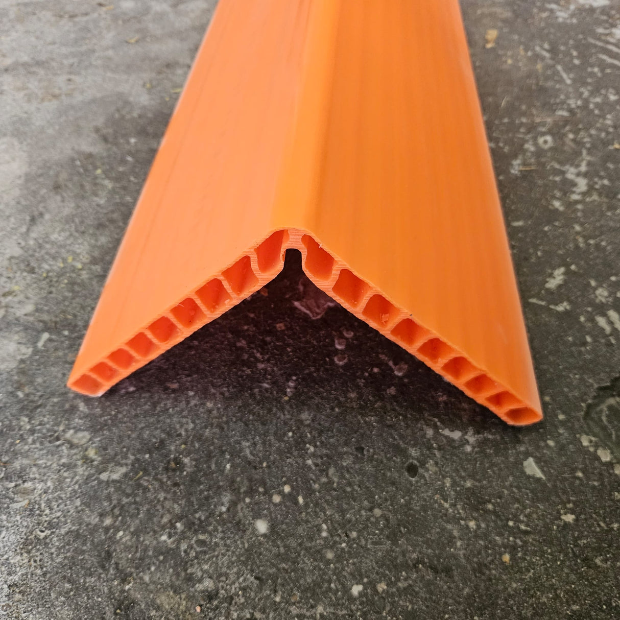 Ochrana hran z PE - 20x190x190mm, délka 2000mm, oranžová